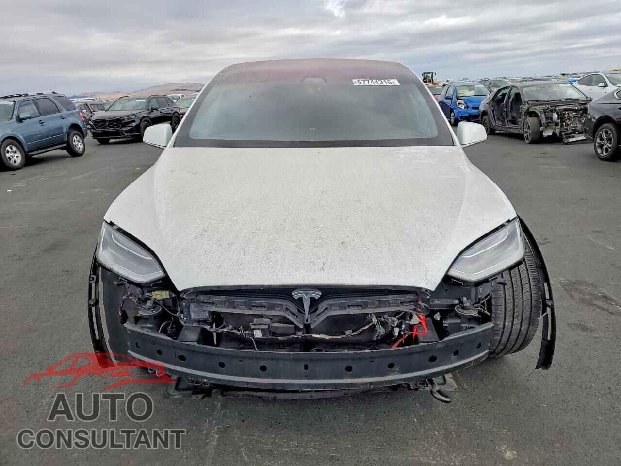 TESLA MODEL X 2018 - 5YJXCAE20JF104660