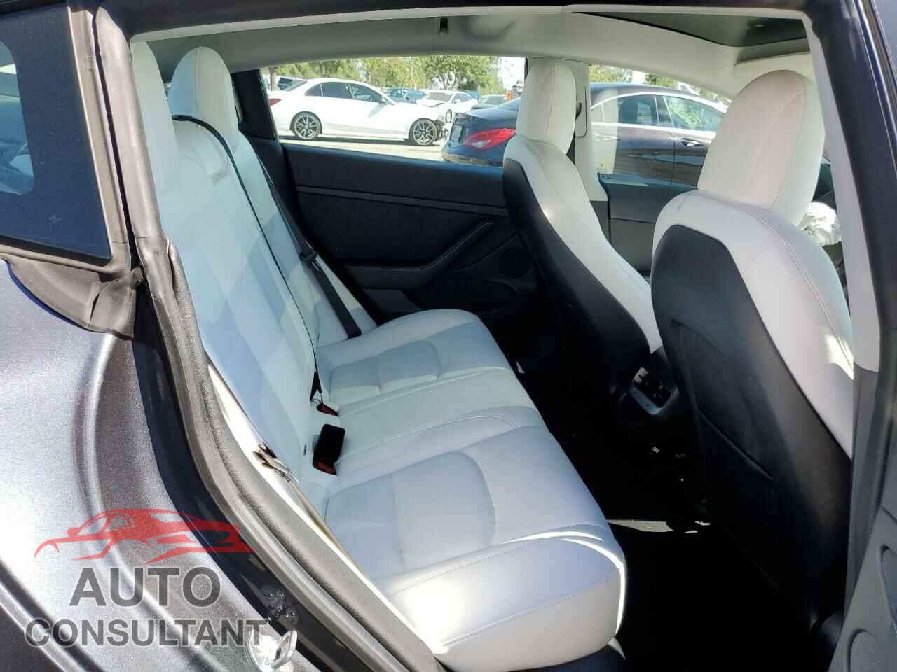 TESLA MODEL 3 2021 - 5YJ3E1EA5MF018751