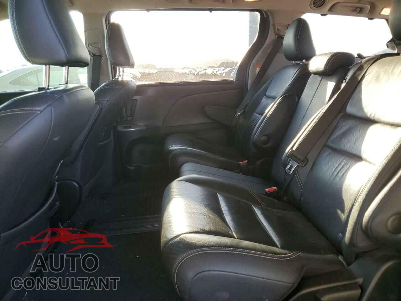 TOYOTA SIENNA 2017 - 5TDXZ3DC8HS891772