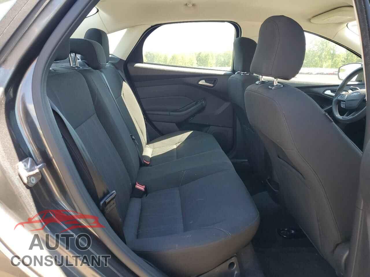 FORD FOCUS 2015 - 1FADP3F25FL217578