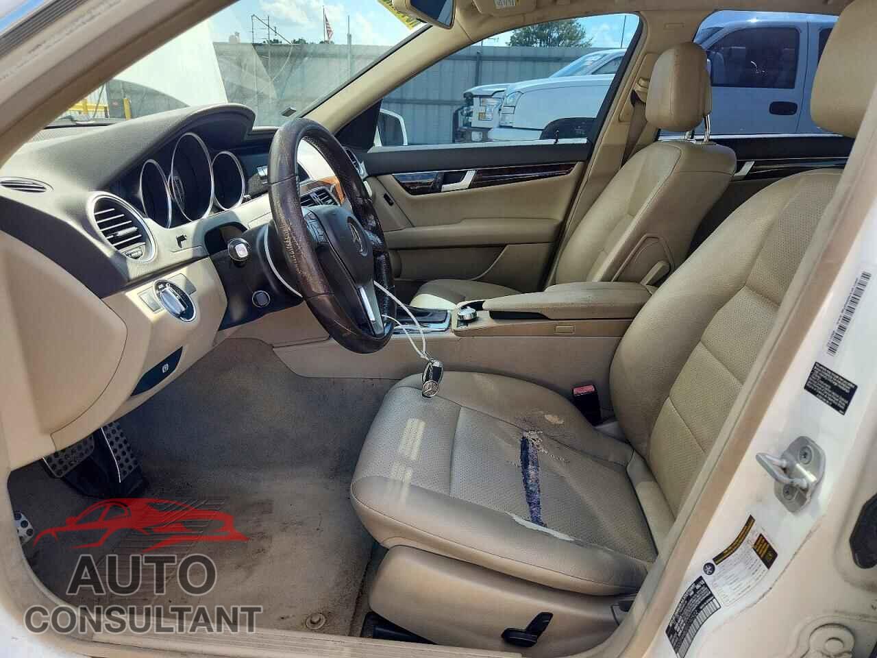 MERCEDES-BENZ C-CLASS 2014 - WDDGF4HB2EG192522