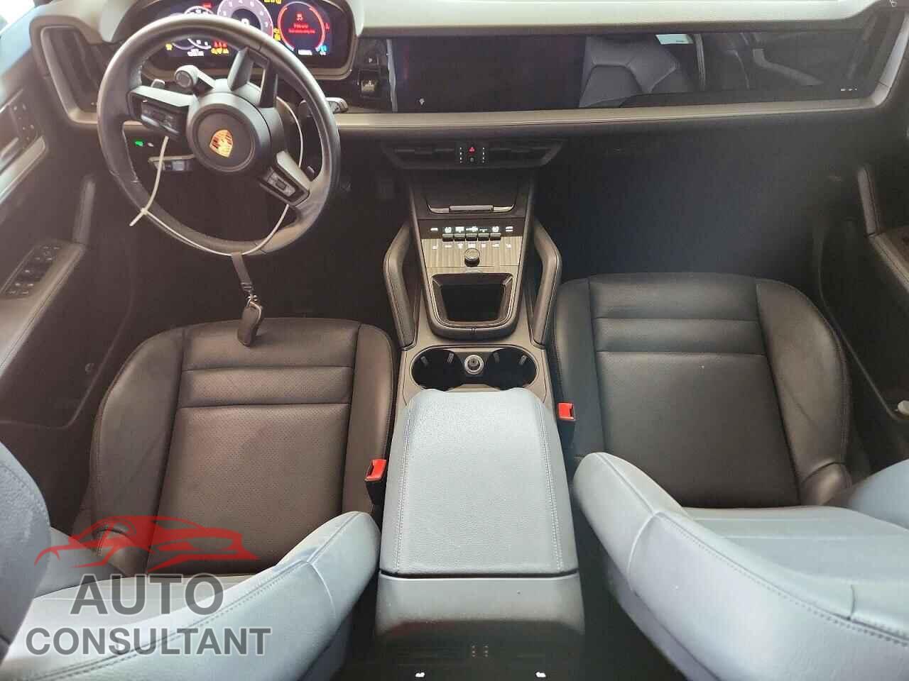 PORSCHE CAYENNE 2024 - WP1AA2AY6RDA10196
