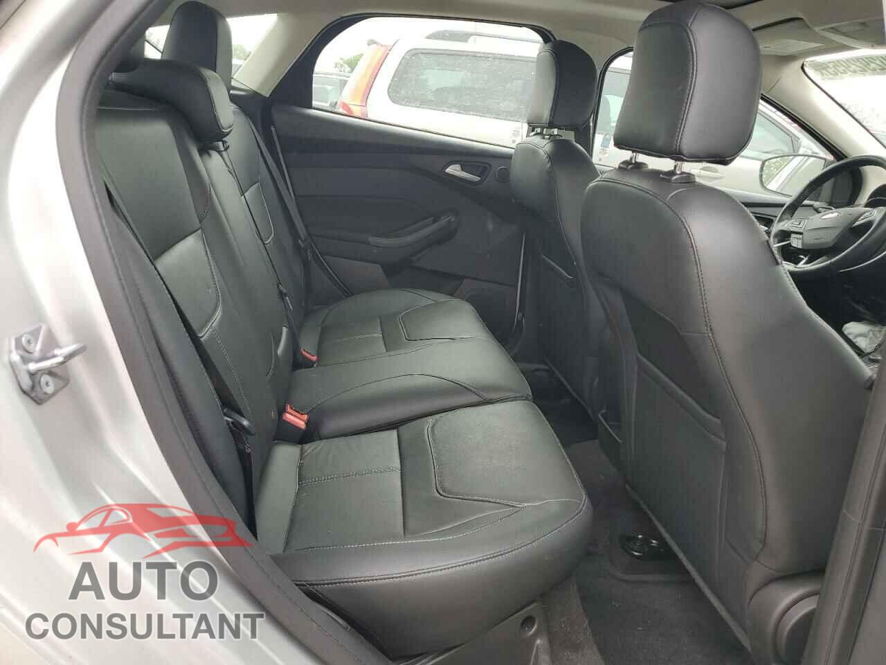 FORD FOCUS 2017 - 1FADP3N20HL320461