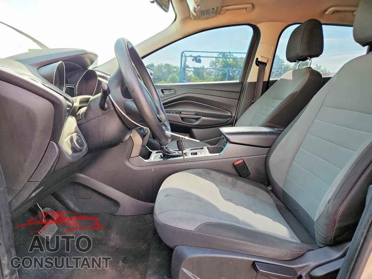 FORD ESCAPE 2017 - 1FMCU0F7XHUB52731
