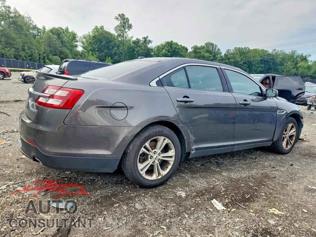 FORD TAURUS 2018 - 1FAHP2E82JG103153
