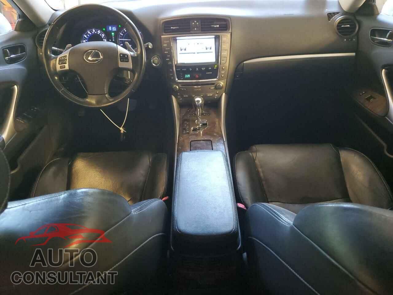 LEXUS IS 2011 - JTHCF5C26B5050055