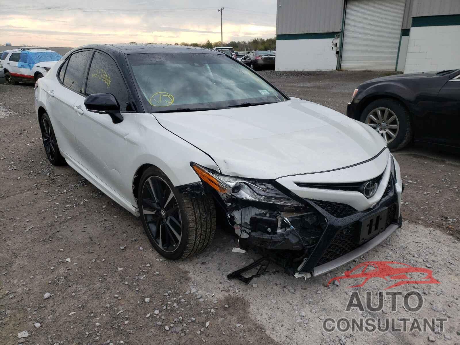 TOYOTA CAMRY 2018 - 4T1BZ1HK0JU018482