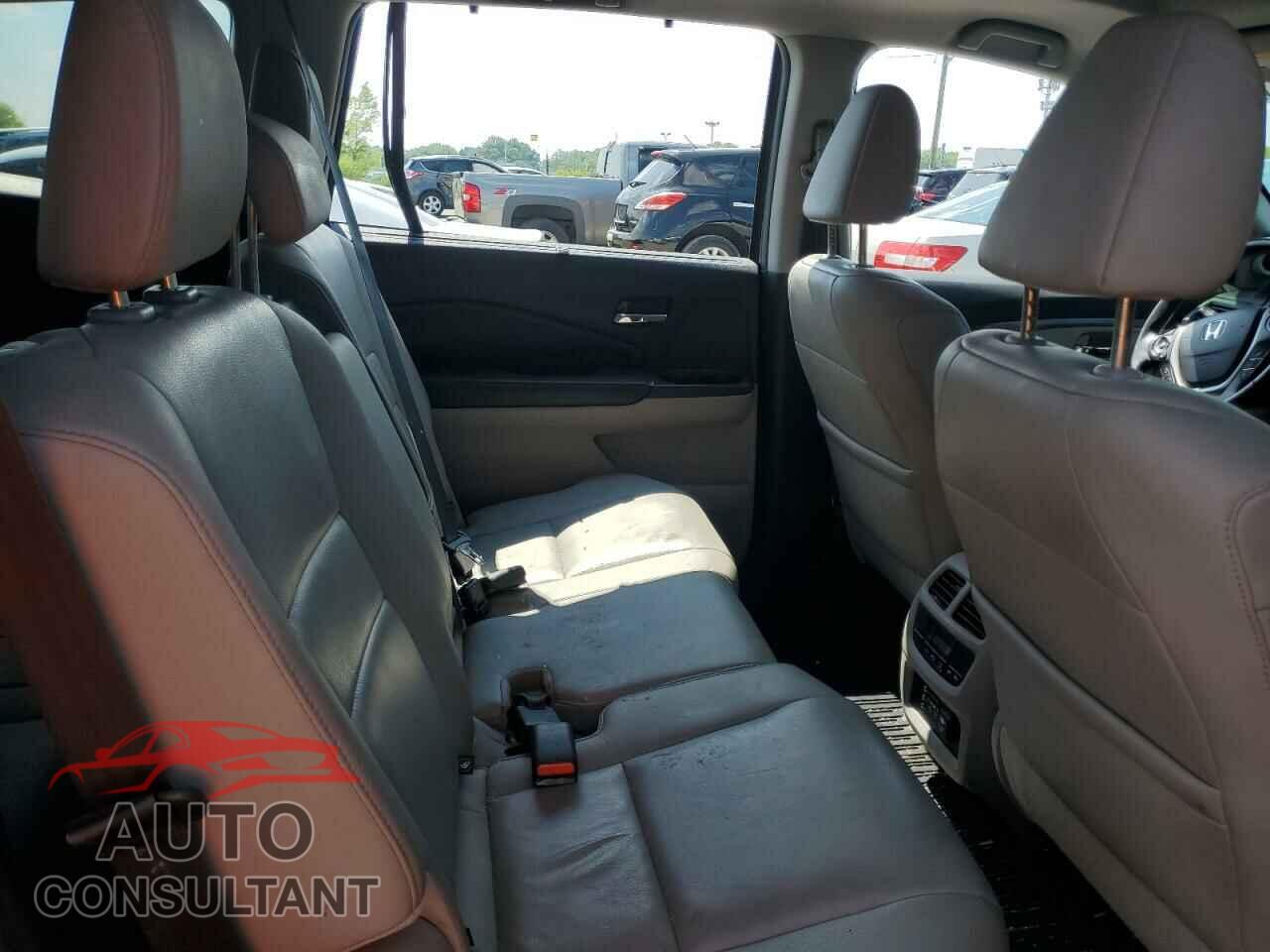 HONDA PILOT 2017 - 5FNYF6H86HB001343
