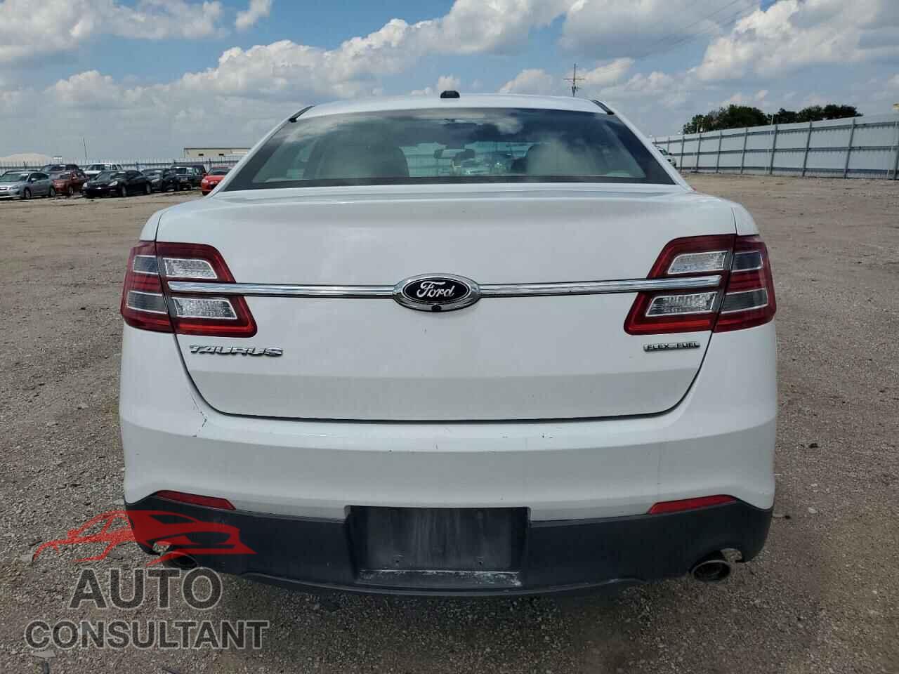 FORD TAURUS 2017 - 1FAHP2D82HG126301