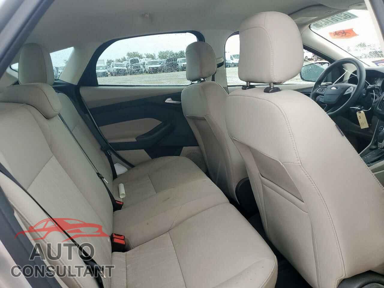 FORD FOCUS 2018 - 1FADP3K2XJL259257