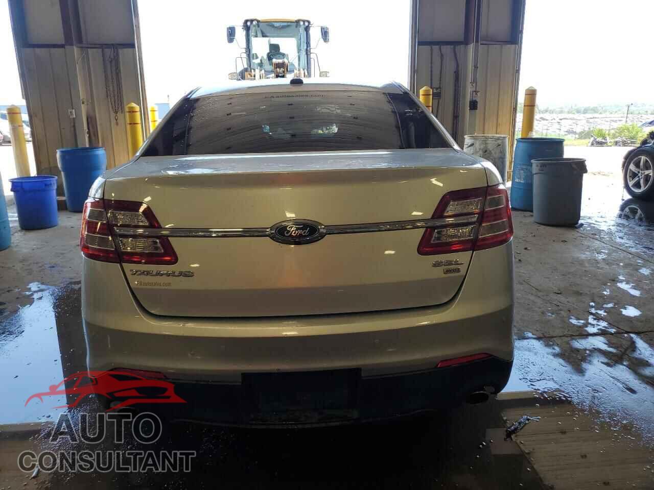 FORD TAURUS 2017 - 1FAHP2H81HG112125