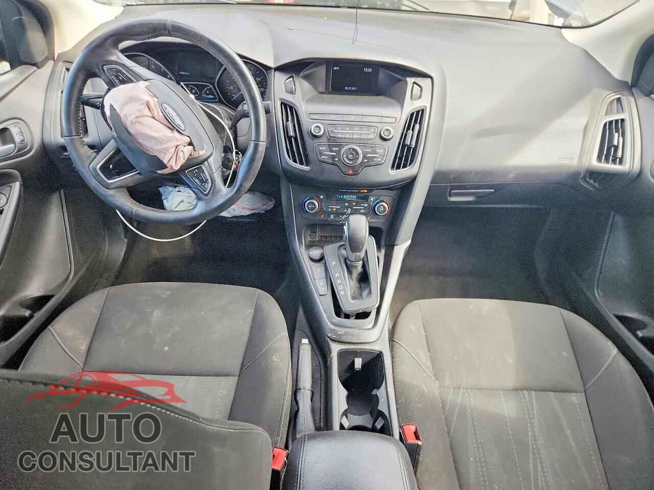FORD FOCUS 2018 - 1FADP3FE3JL200345
