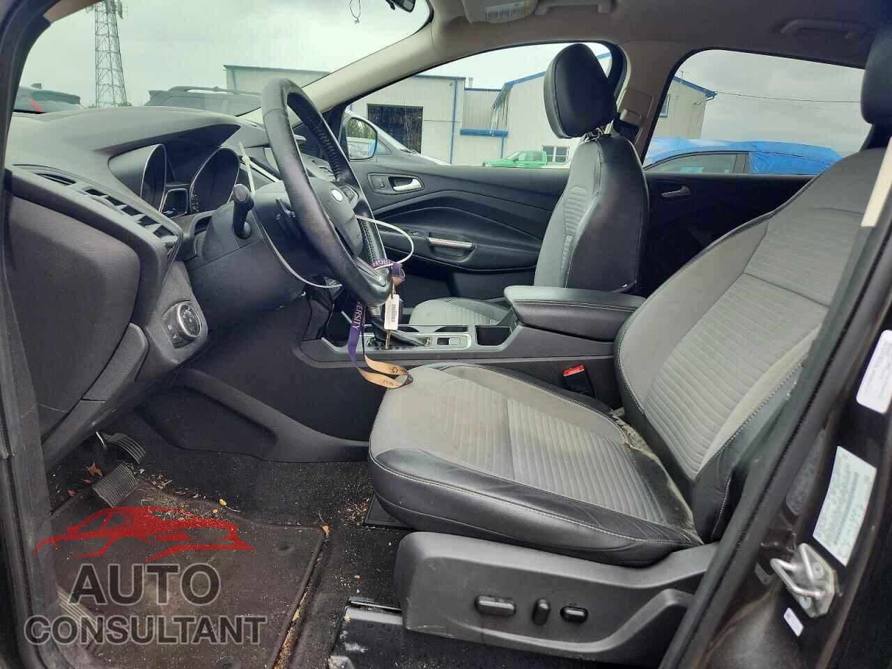 FORD ESCAPE 2017 - 1FMCU0GD7HUD18336