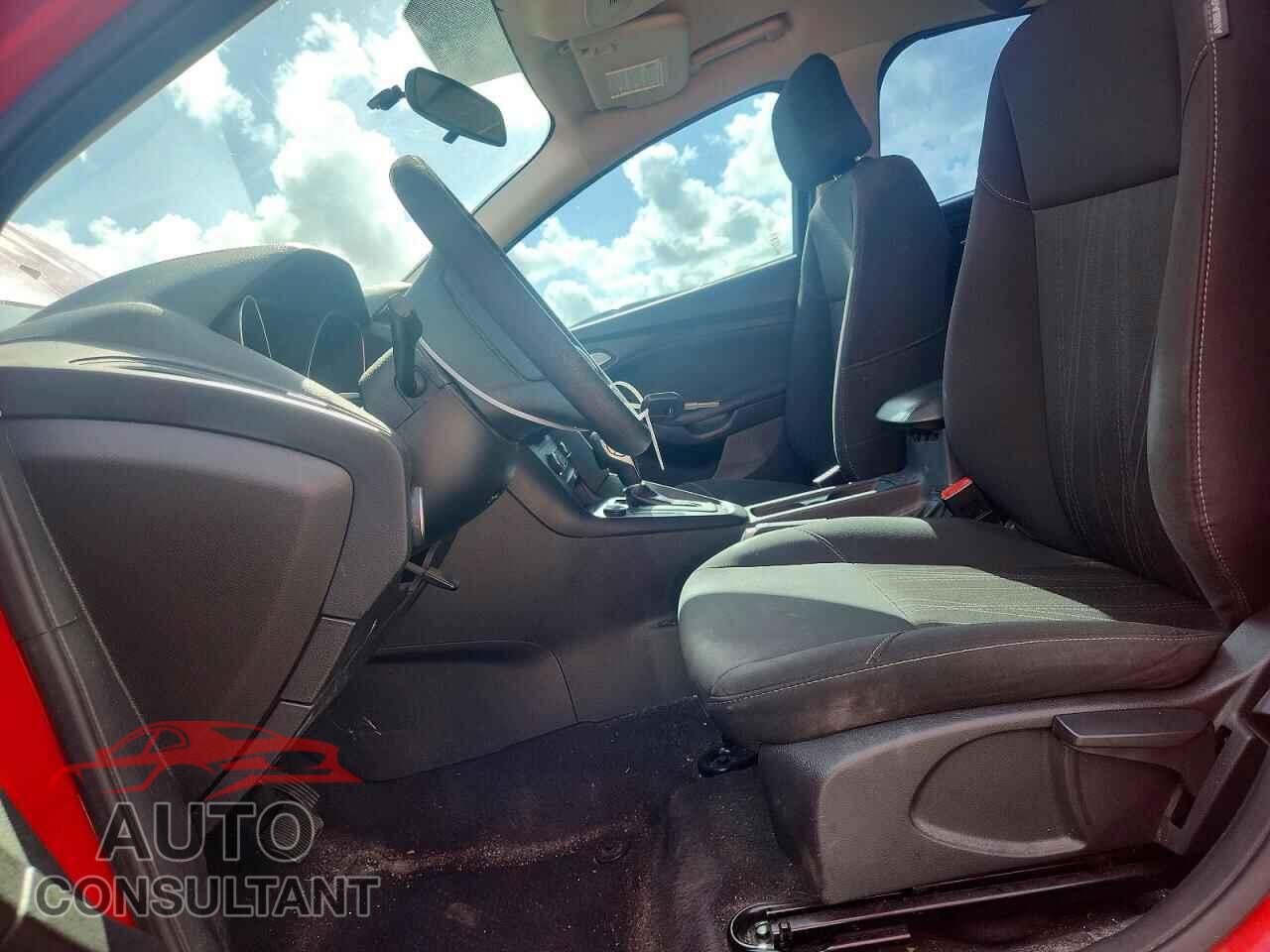FORD FOCUS 2017 - 1FADP3F21HL228094