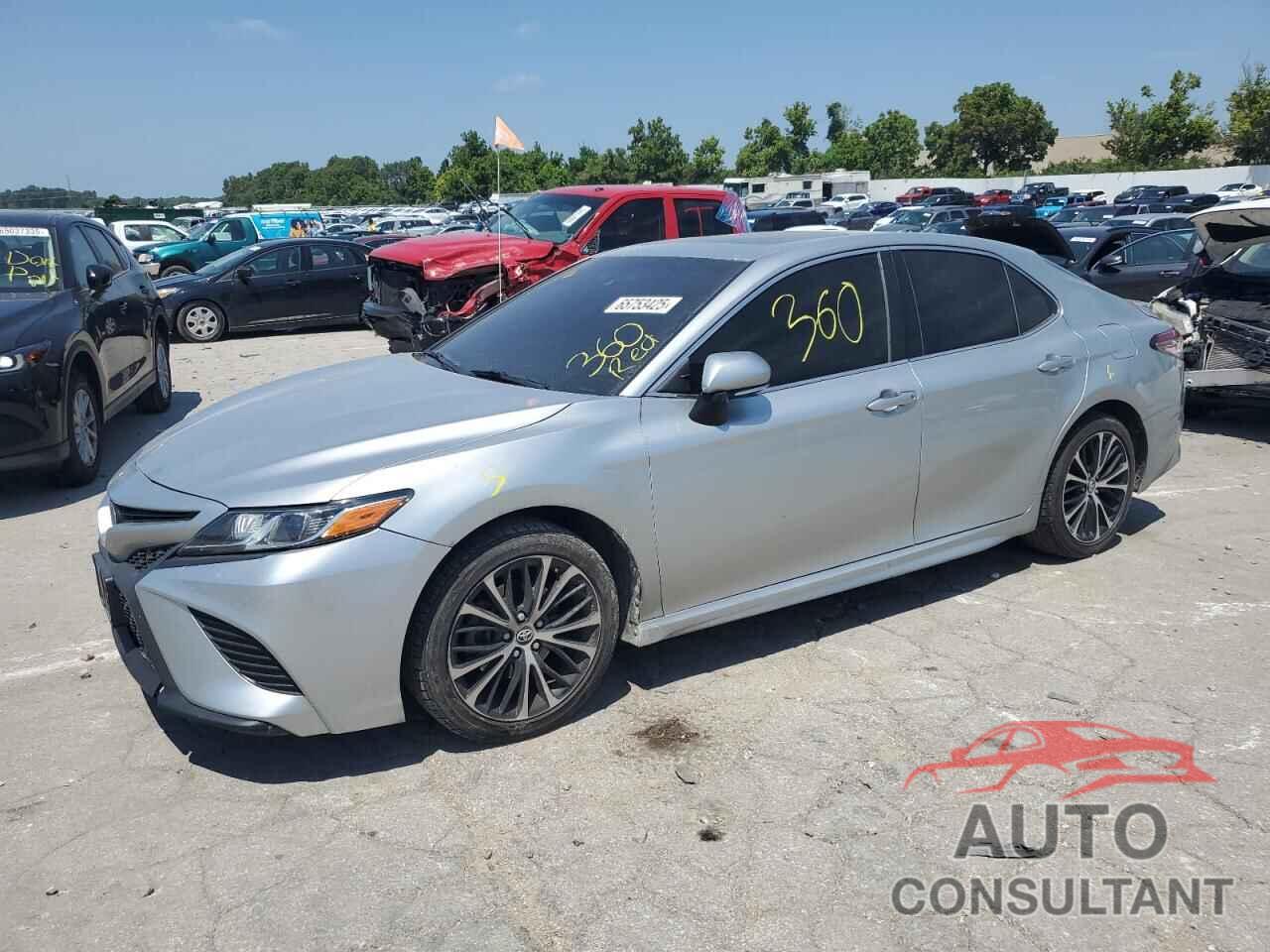 TOYOTA CAMRY 2018 - 4T1B11HK1JU040739