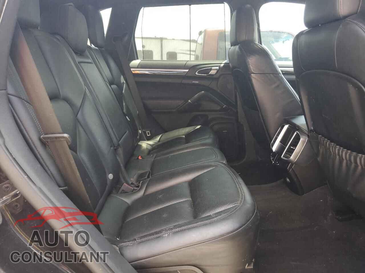 PORSCHE CAYENNE 2016 - WP1AA2A25GKA13076