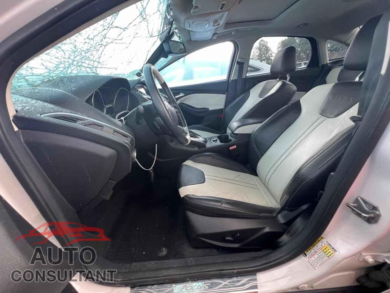 FORD FOCUS 2012 - 1FAHP3J26CL261383