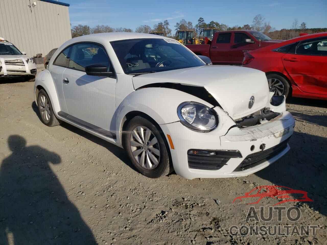 VOLKSWAGEN BEETLE 2018 - 3VWFD7AT4JM709428
