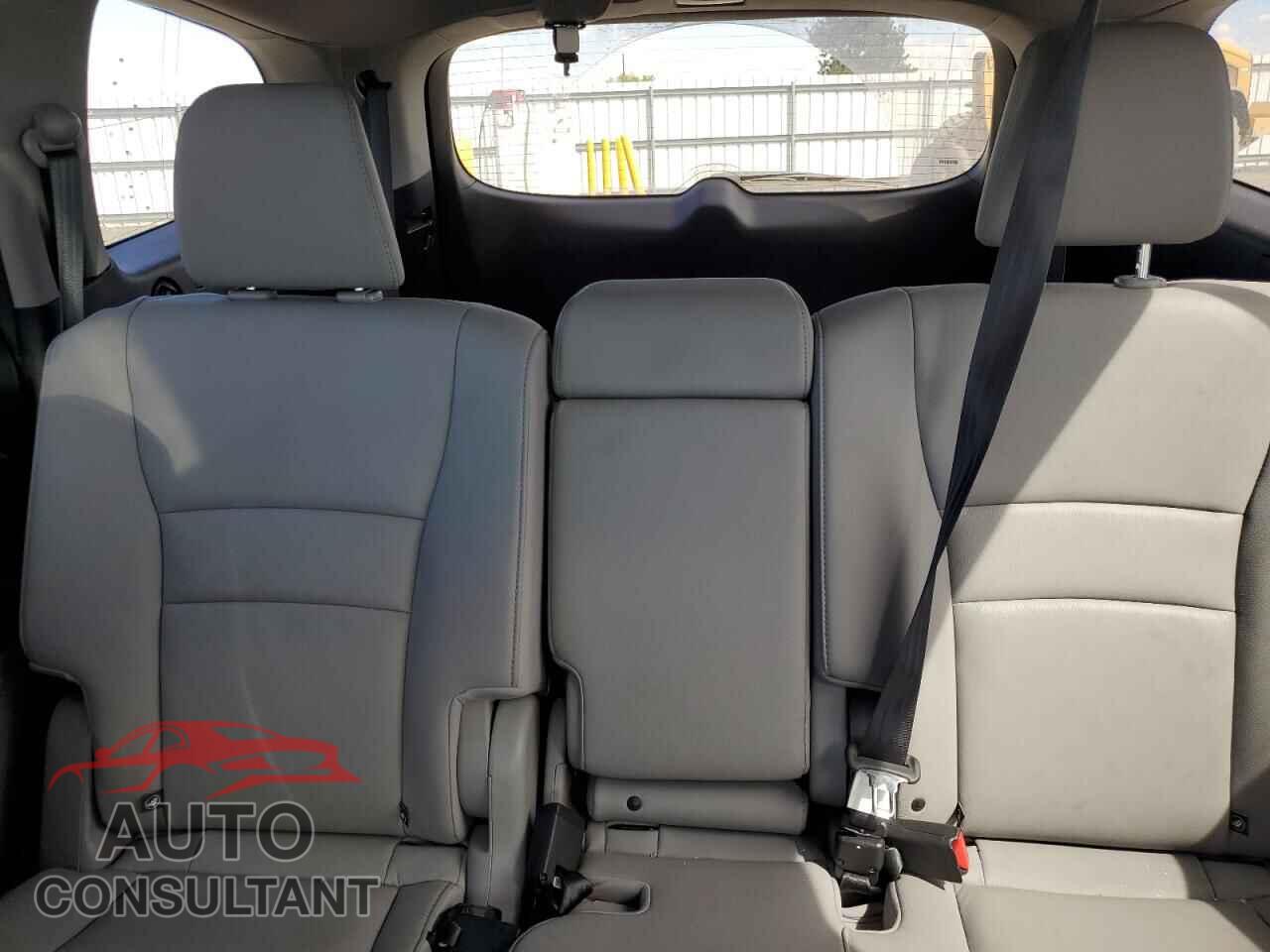 HONDA PILOT 2017 - 5FNYF6H53HB088155
