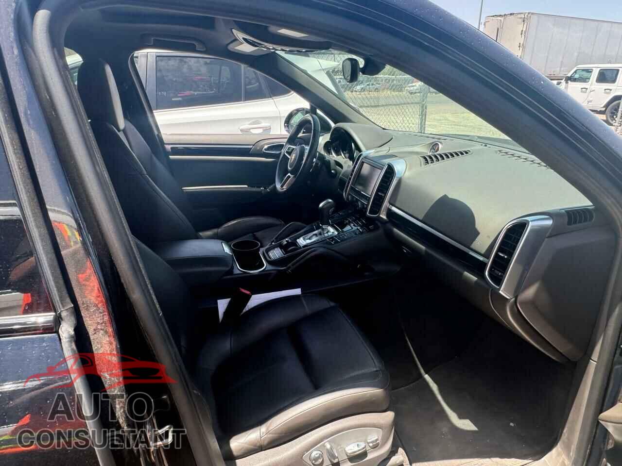 PORSCHE CAYENNE 2016 - WP1AA2A27GKA10373