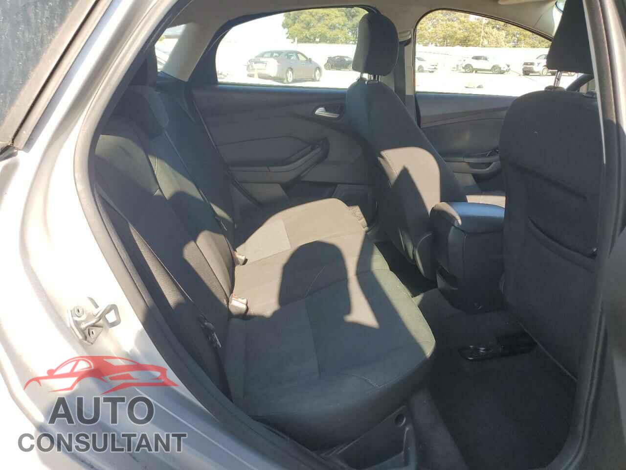 FORD FOCUS 2015 - 1FADP3K29FL317558