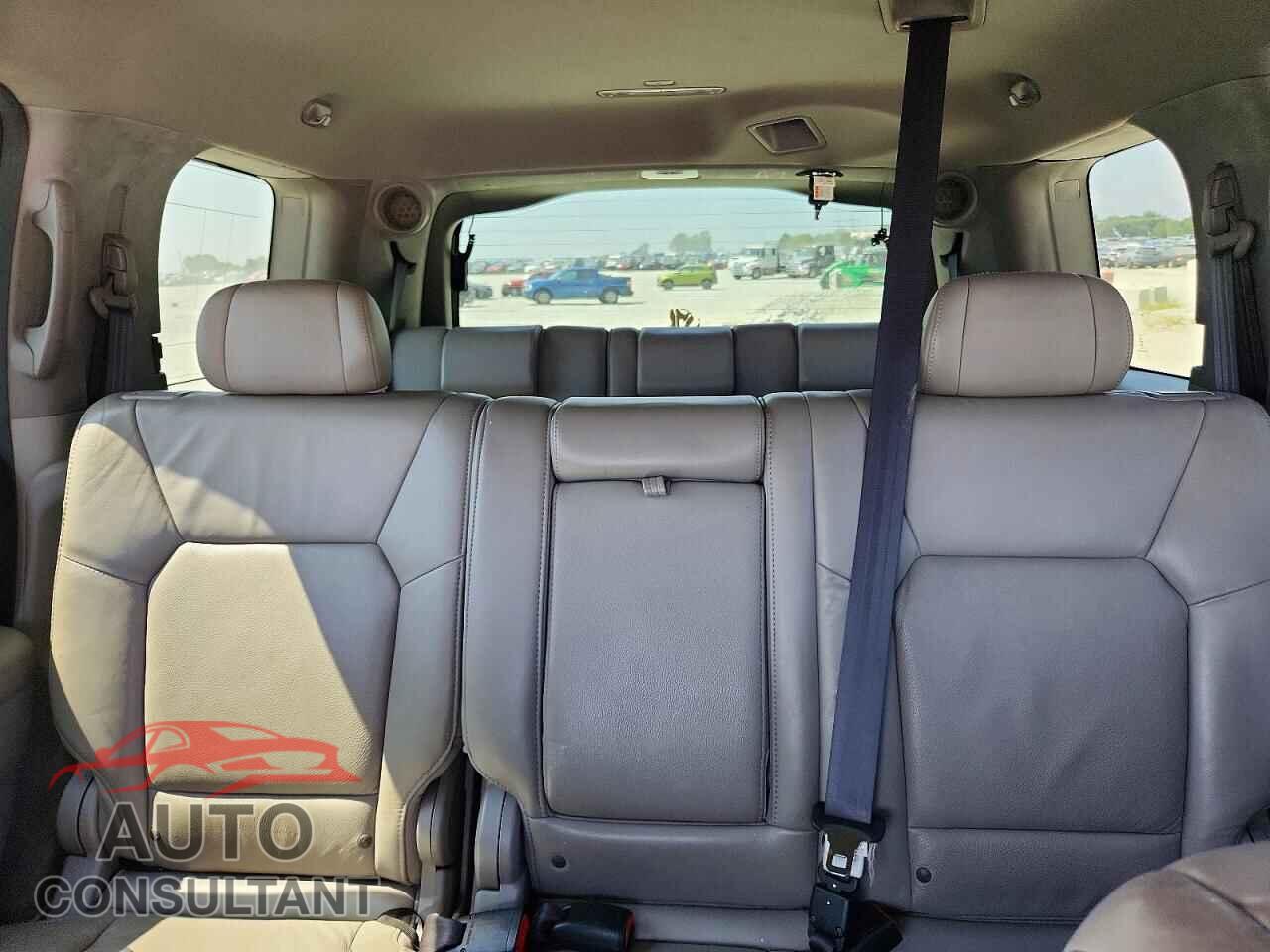 HONDA PILOT 2011 - 5FNYF3H70BB012237