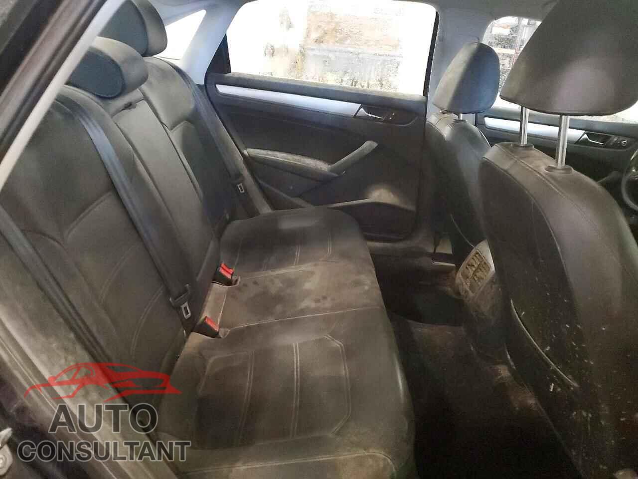 VOLKSWAGEN PASSAT 2013 - 1VWBN7A37DC049208