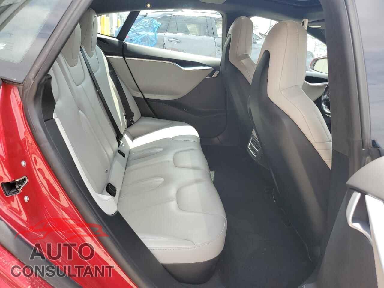 TESLA MODEL S 2015 - 5YJSA1E45FF111824