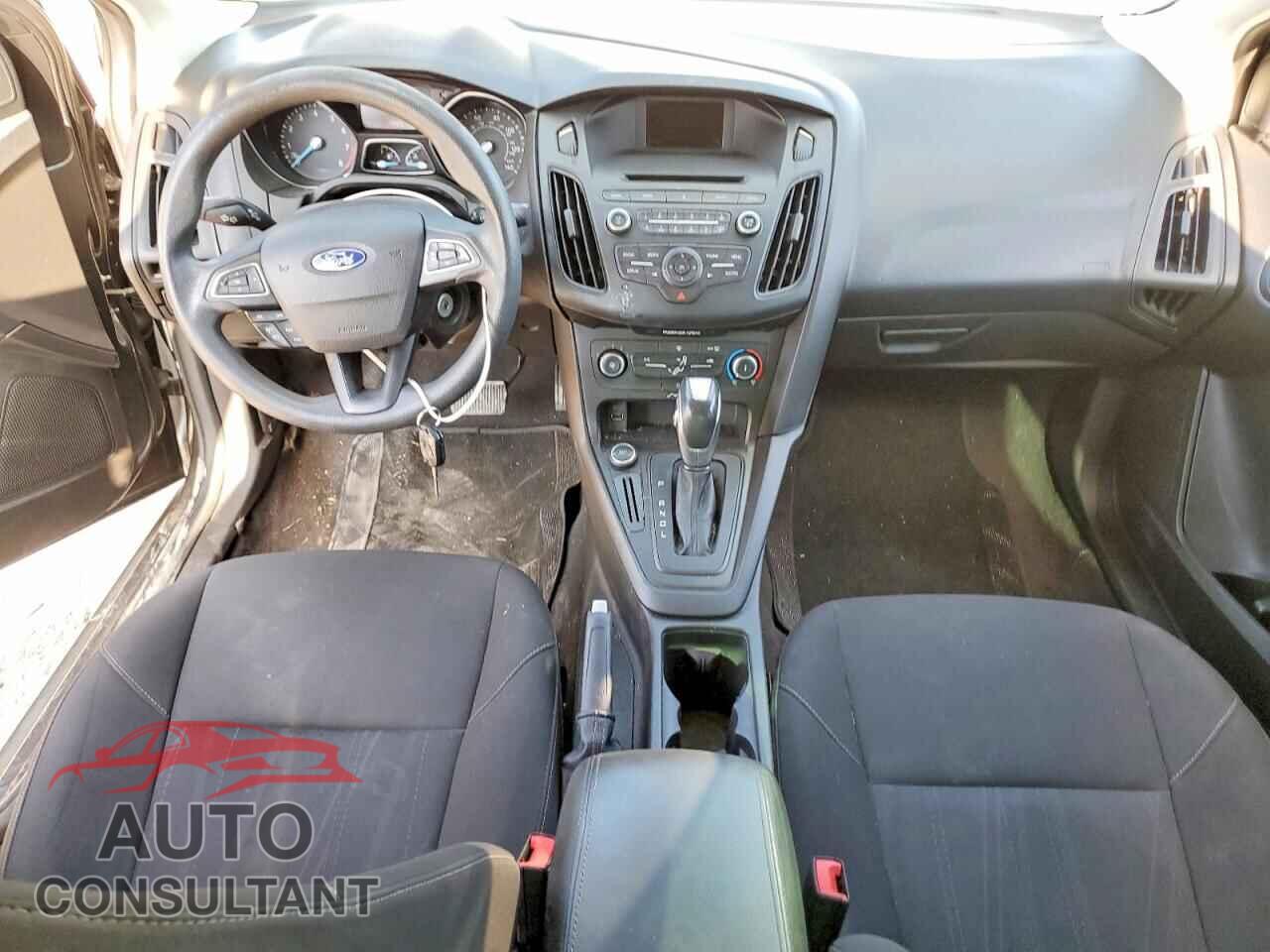 FORD FOCUS 2015 - 1FADP3F24FL348016