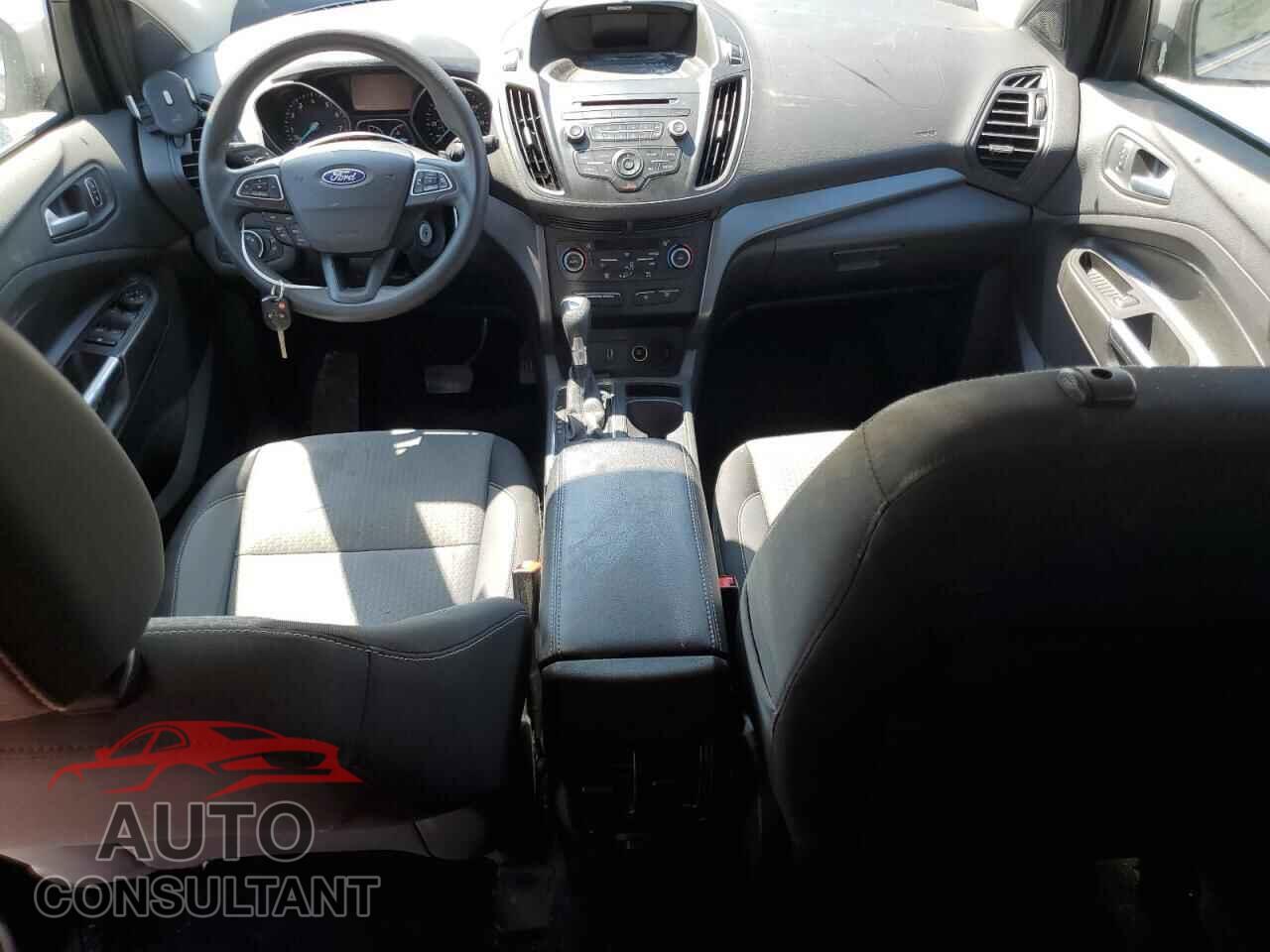 FORD ESCAPE 2017 - 1FMCU0GDXHUE92952