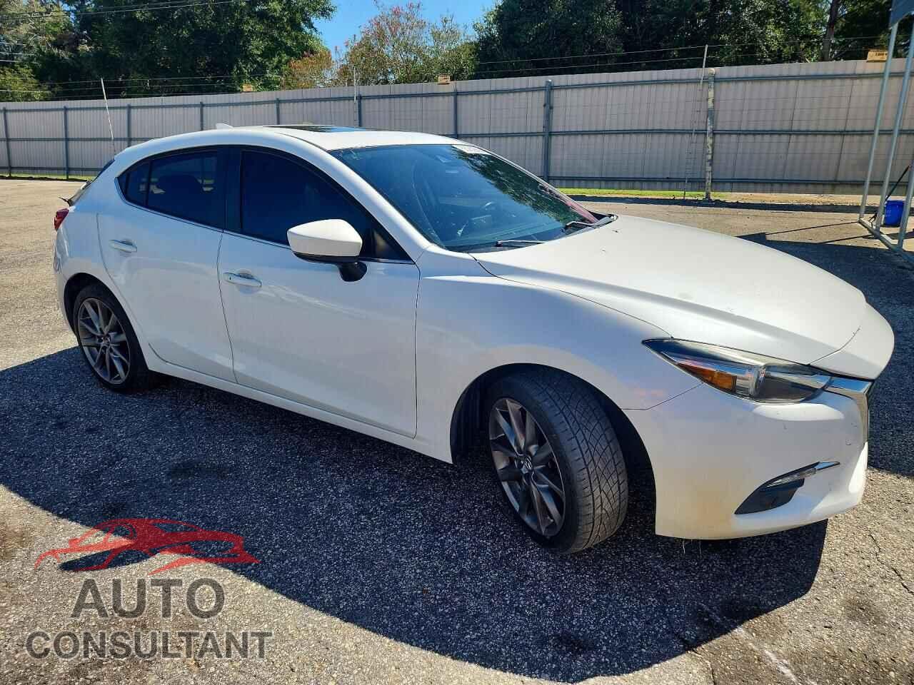 MAZDA 3 2018 - 3MZBN1M33JM169509