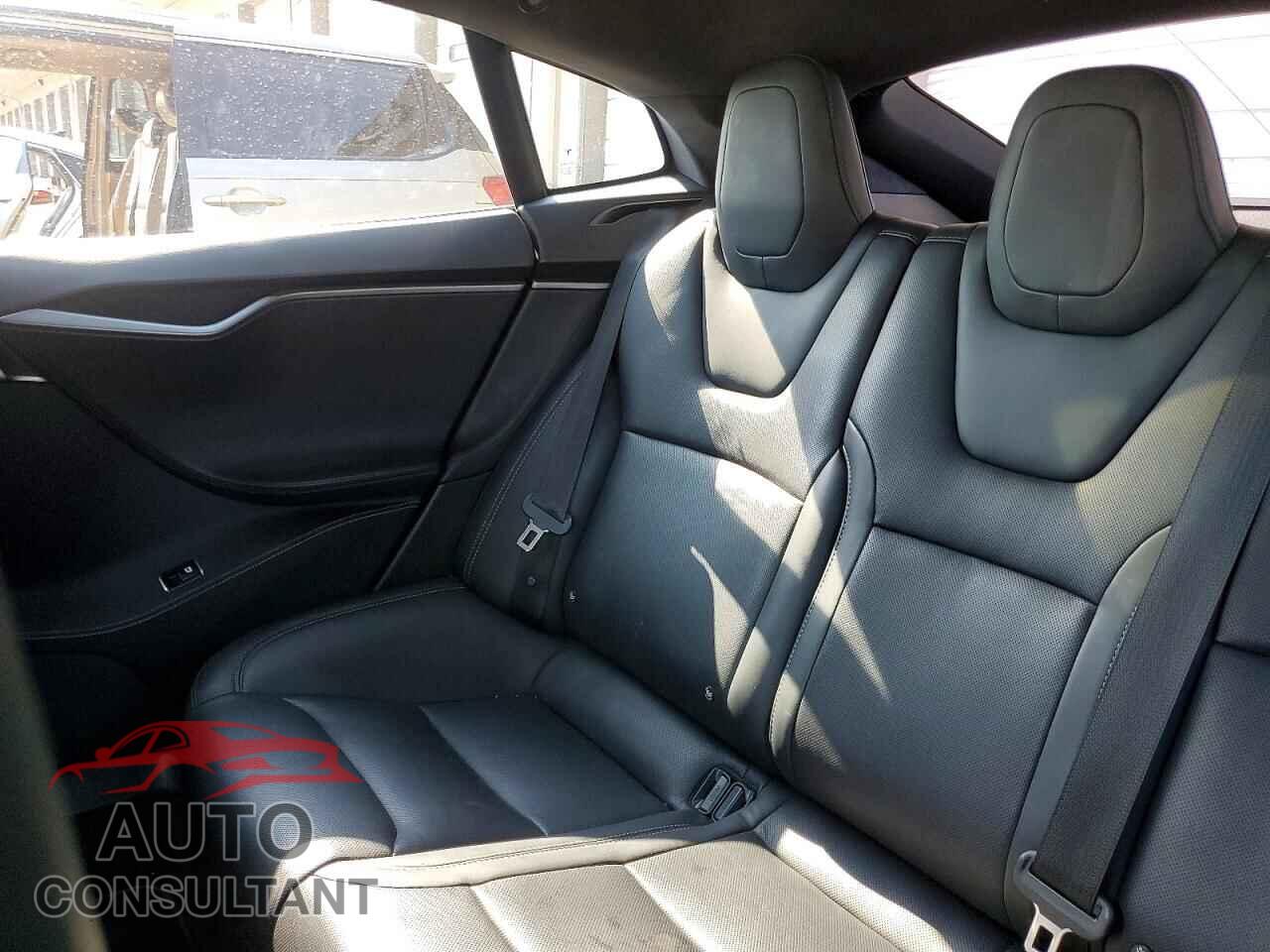 TESLA MODEL S 2019 - 5YJSA1E44KF301110
