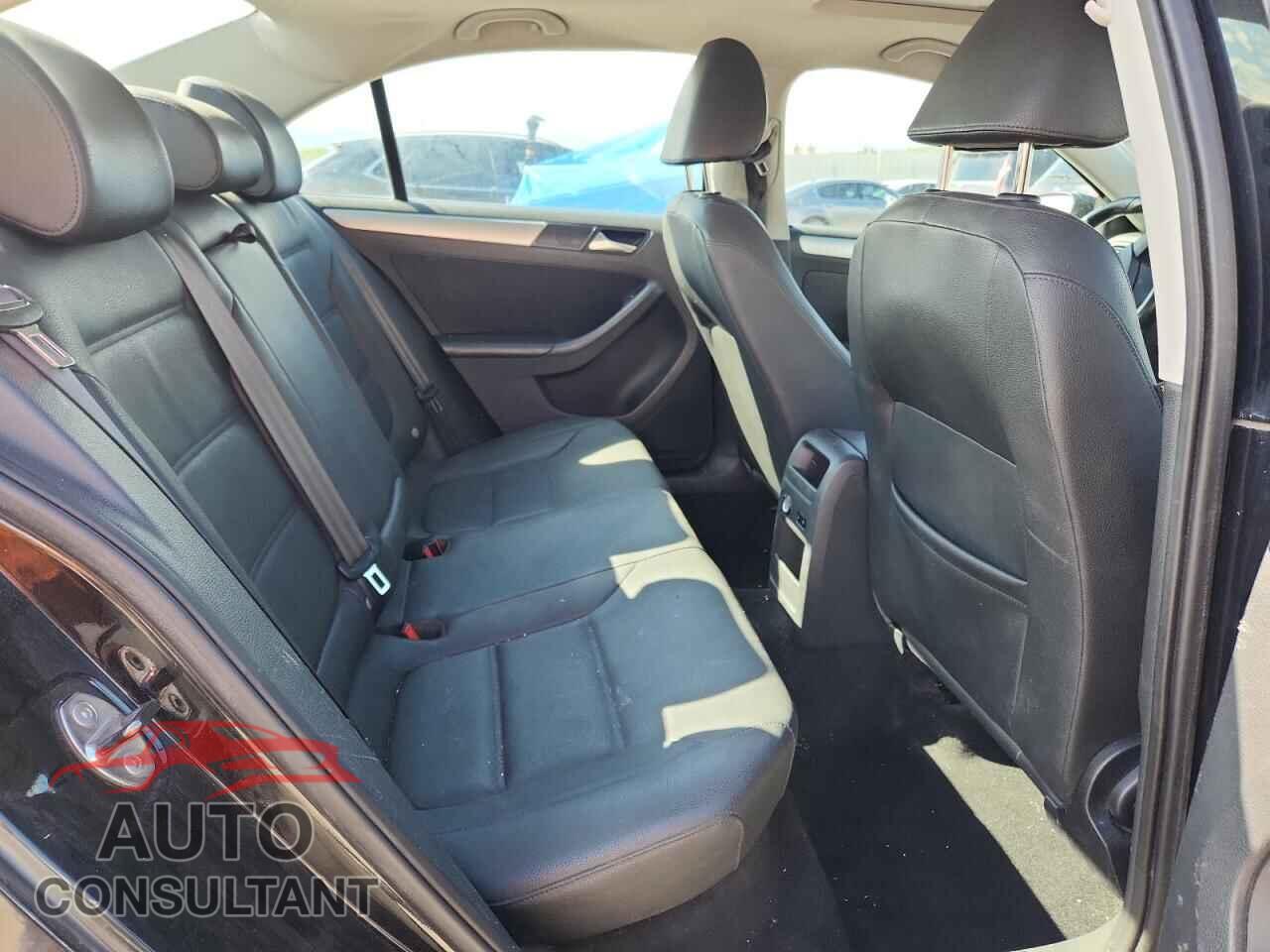 VOLKSWAGEN JETTA 2011 - 3VWLL7AJ7BM108844