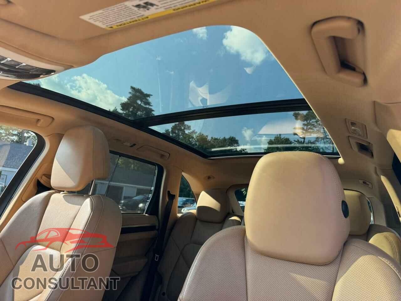 PORSCHE CAYENNE 2016 - WP1AA2A24GLA02872
