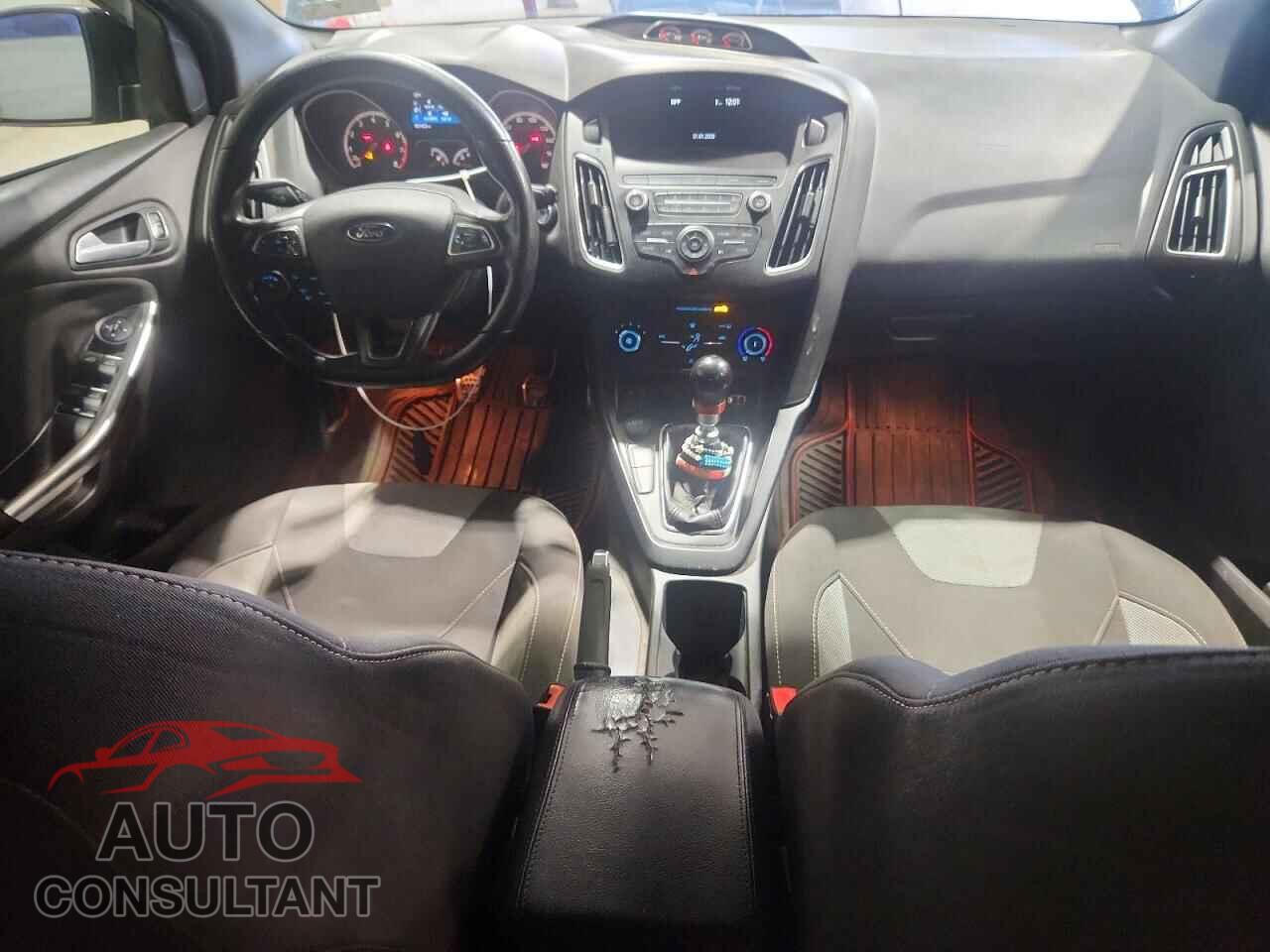 FORD FOCUS 2018 - 1FADP3L93JL209196