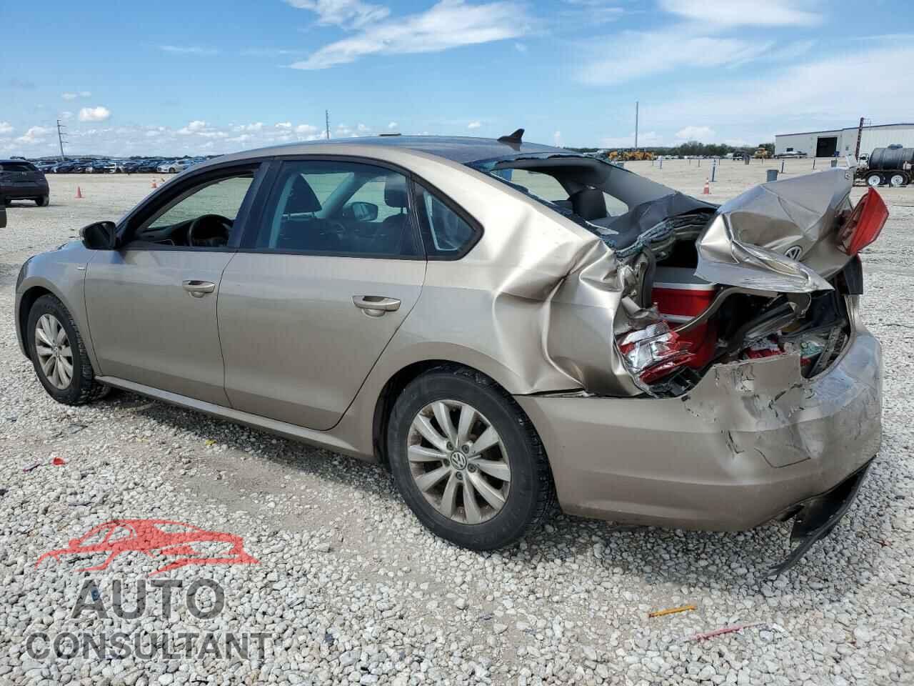 VOLKSWAGEN PASSAT 2015 - 1VWAT7A30FC048387