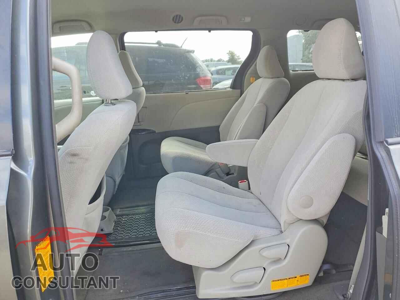 TOYOTA SIENNA 2011 - 5TDJK3DC8BS027547