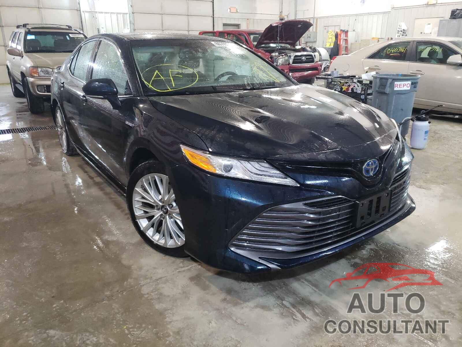 TOYOTA CAMRY 2018 - 4T1B21HK5JU500191