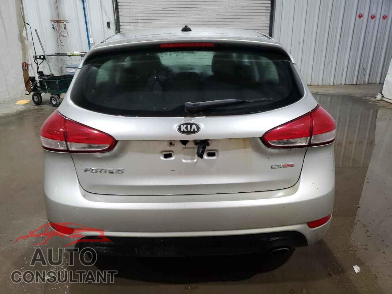 KIA FORTE 2015 - KNAFX5A82F5267639