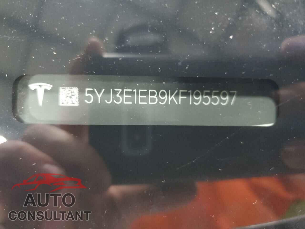 TESLA MODEL 3 2019 - 5YJ3E1EB9KF195597