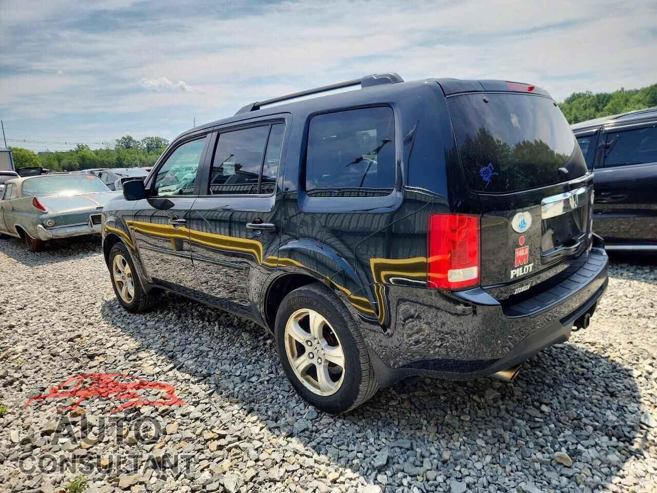 HONDA PILOT 2015 - 5FNYF4H56FB052865