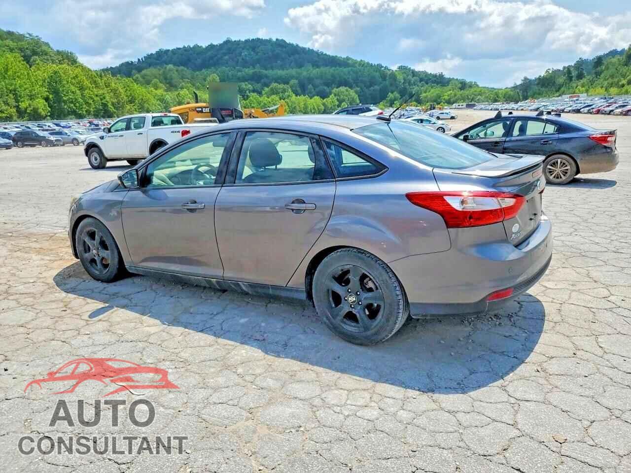 FORD FOCUS 2014 - 1FADP3F2XEL425809