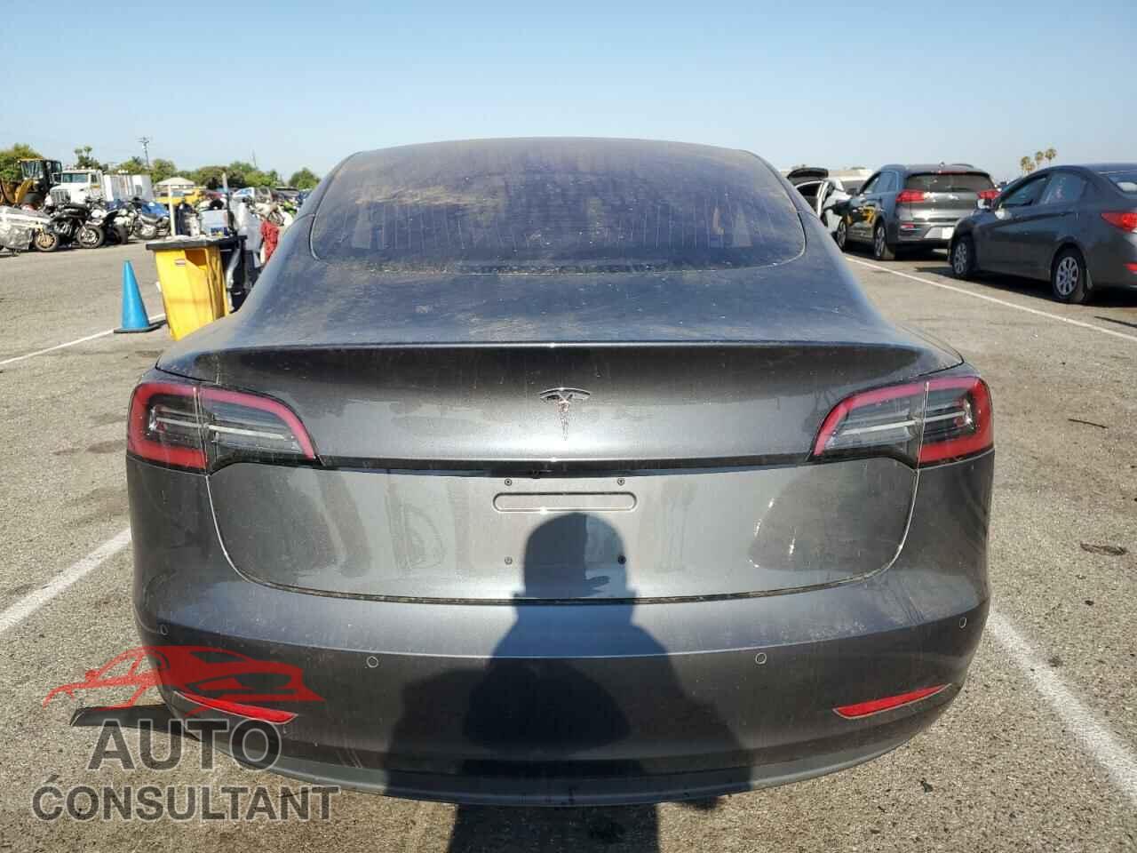 TESLA MODEL 3 2018 - 5YJ3E1EA3JF011986