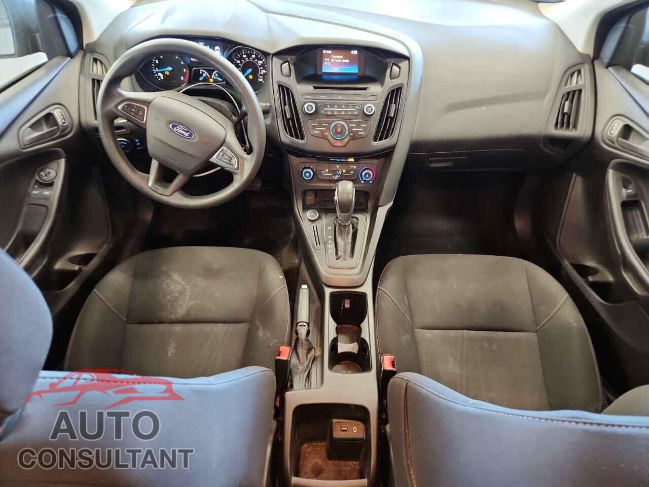 FORD FOCUS 2017 - 1FADP3E28HL257884