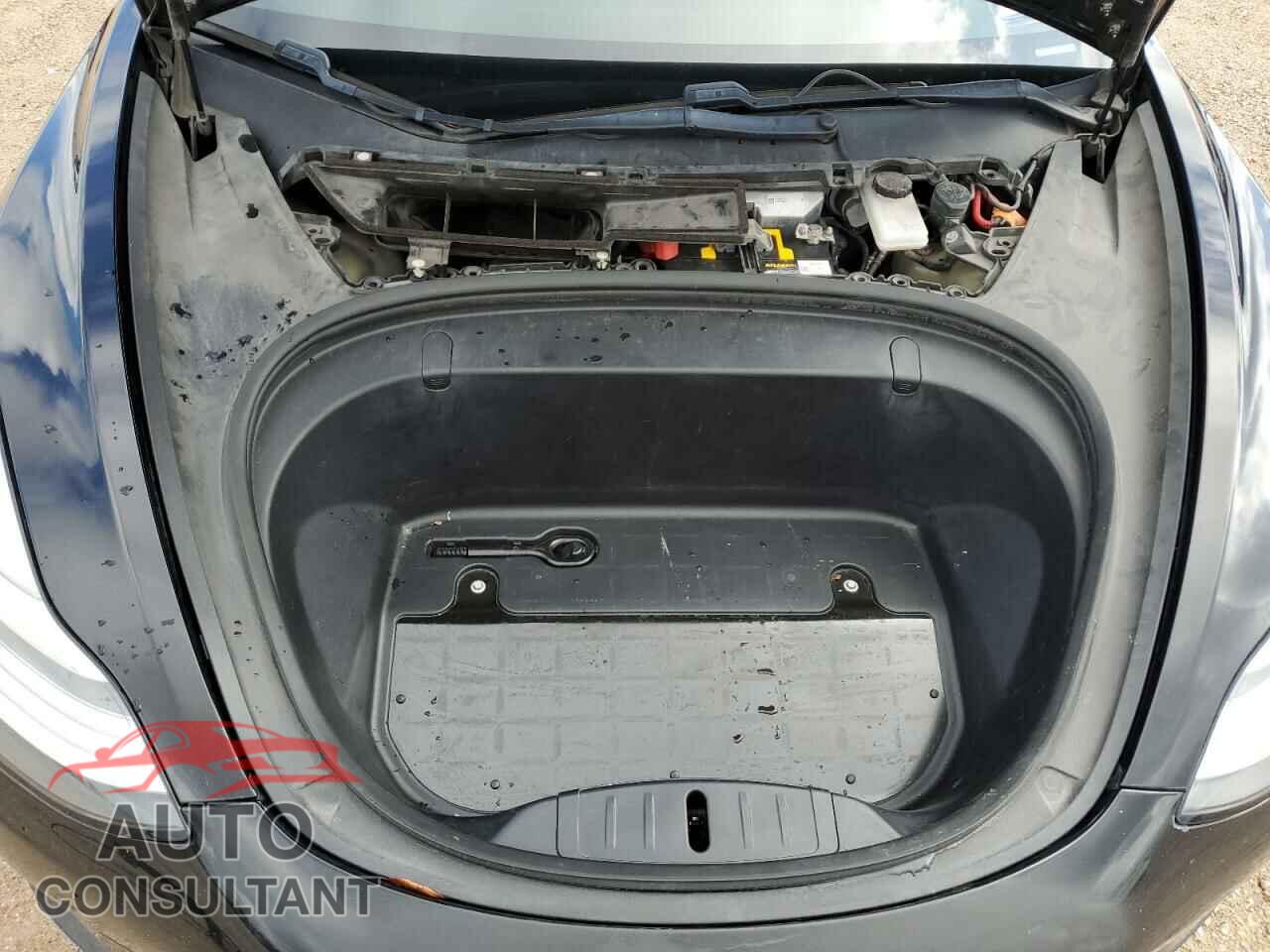 TESLA MODEL 3 2018 - 5YJ3E1EB4JF105447