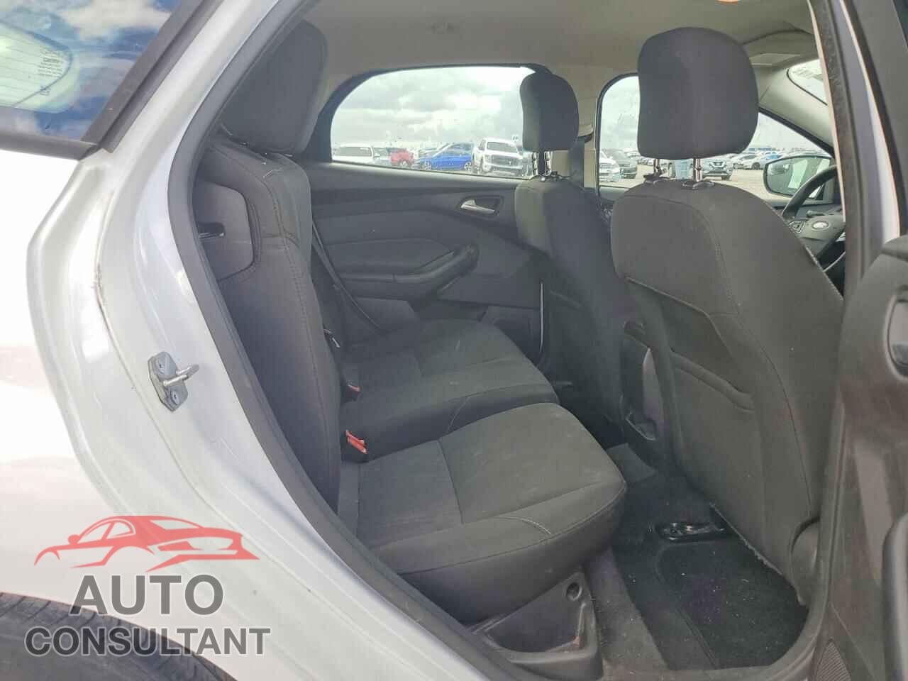 FORD FOCUS 2017 - 1FADP3K22HL307585