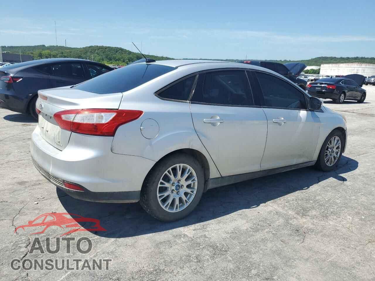 FORD FOCUS 2012 - 1FAHP3F24CL395382