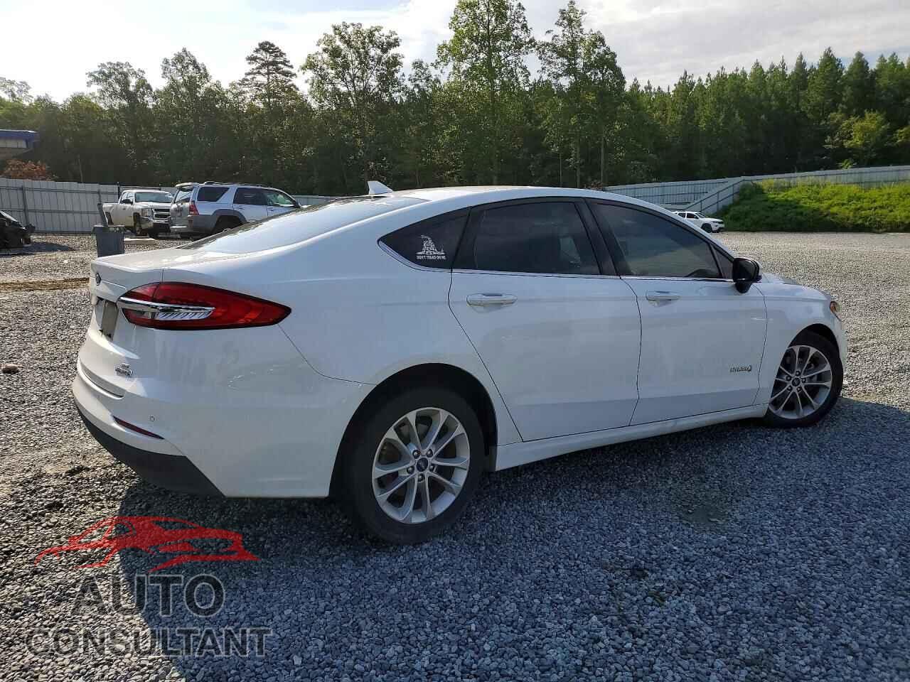 FORD FUSION 2019 - 3FA6P0LU2KR204652