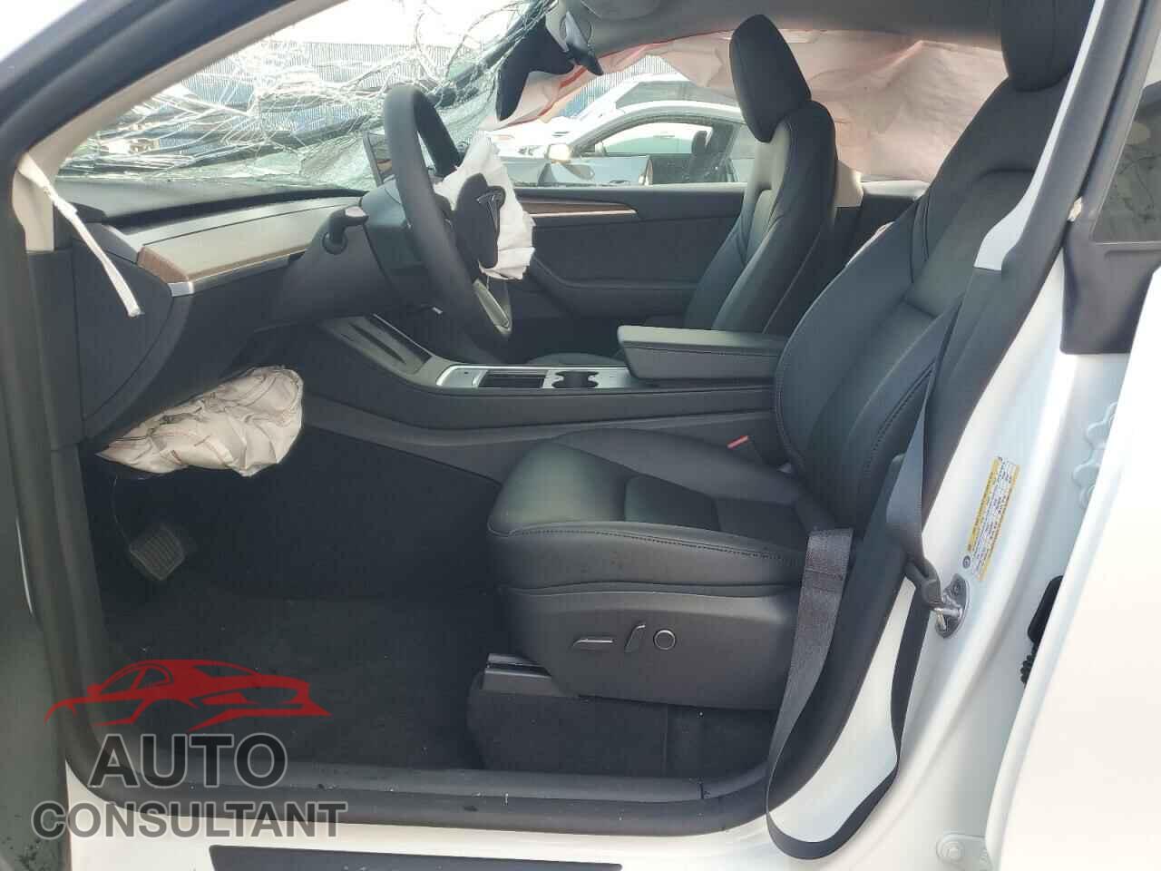 TESLA MODEL Y 2024 - 7SAYGDED7RF131879