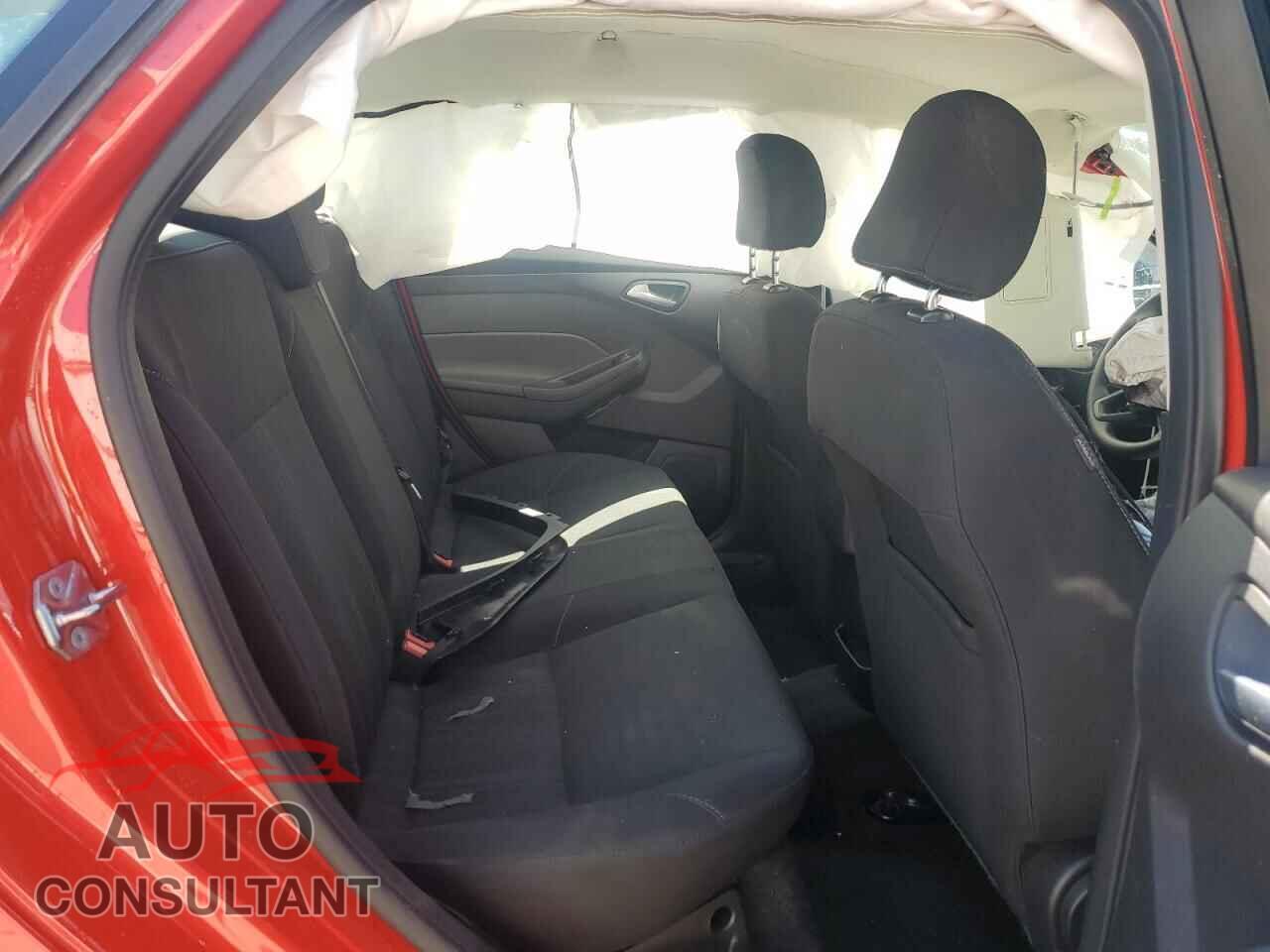 FORD FOCUS 2017 - 1FADP3F21HL247888